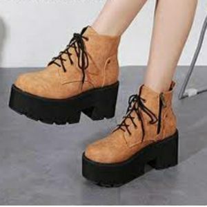 NWOB Dolls Kill Platform Boots